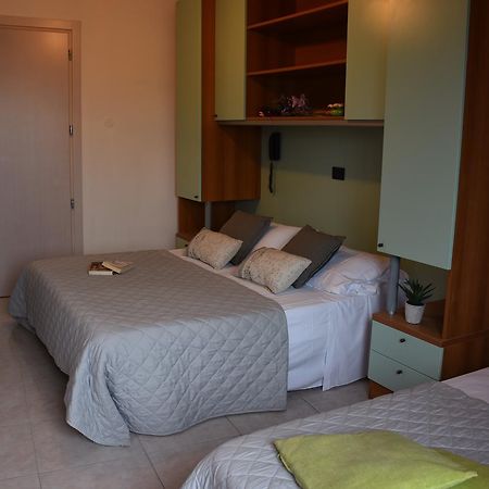 Hotel Gambrinus Rimini Buitenkant foto