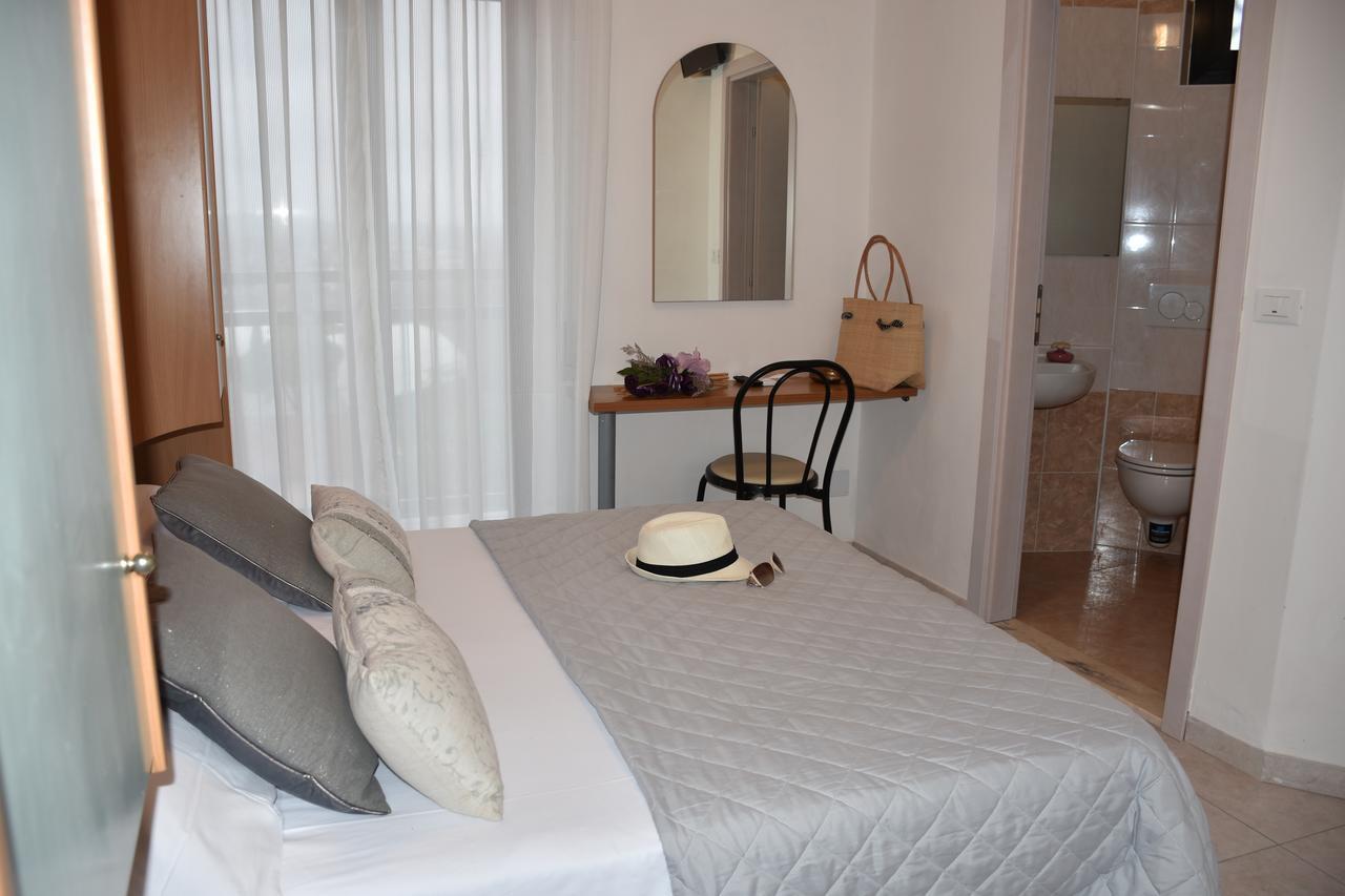 Hotel Gambrinus Rimini Buitenkant foto