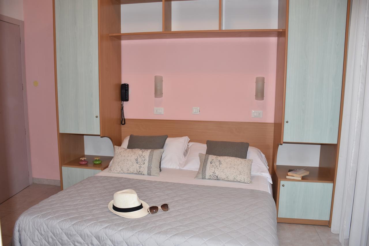 Hotel Gambrinus Rimini Buitenkant foto