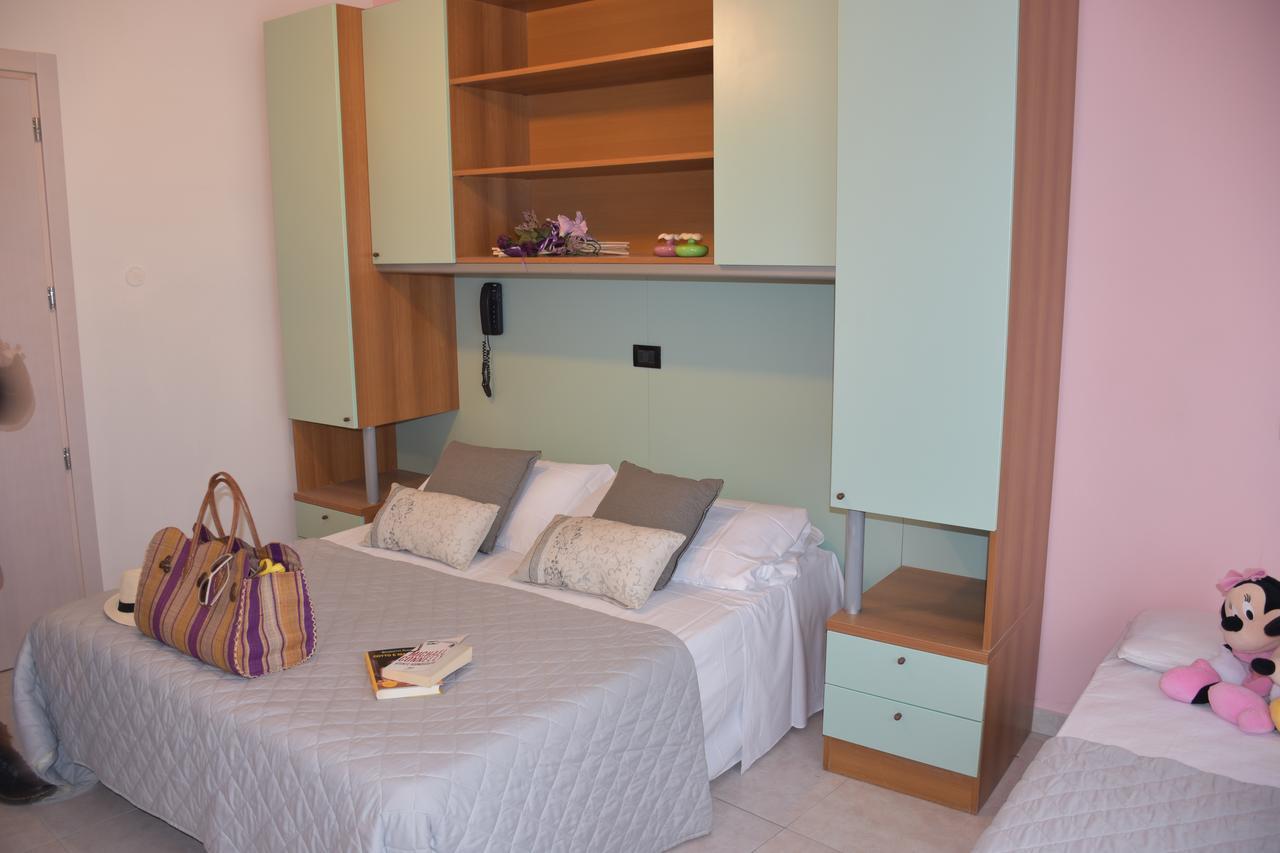 Hotel Gambrinus Rimini Buitenkant foto
