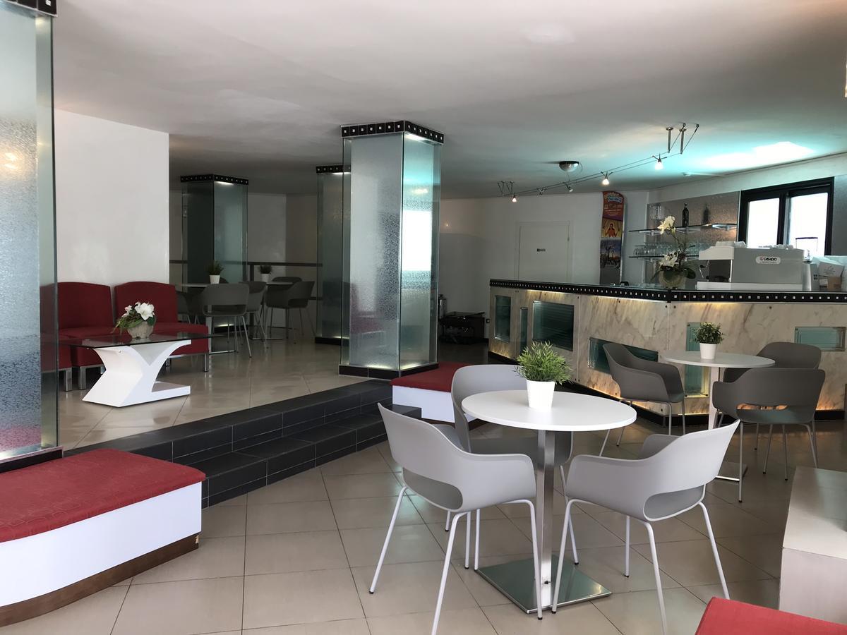 Hotel Gambrinus Rimini Buitenkant foto