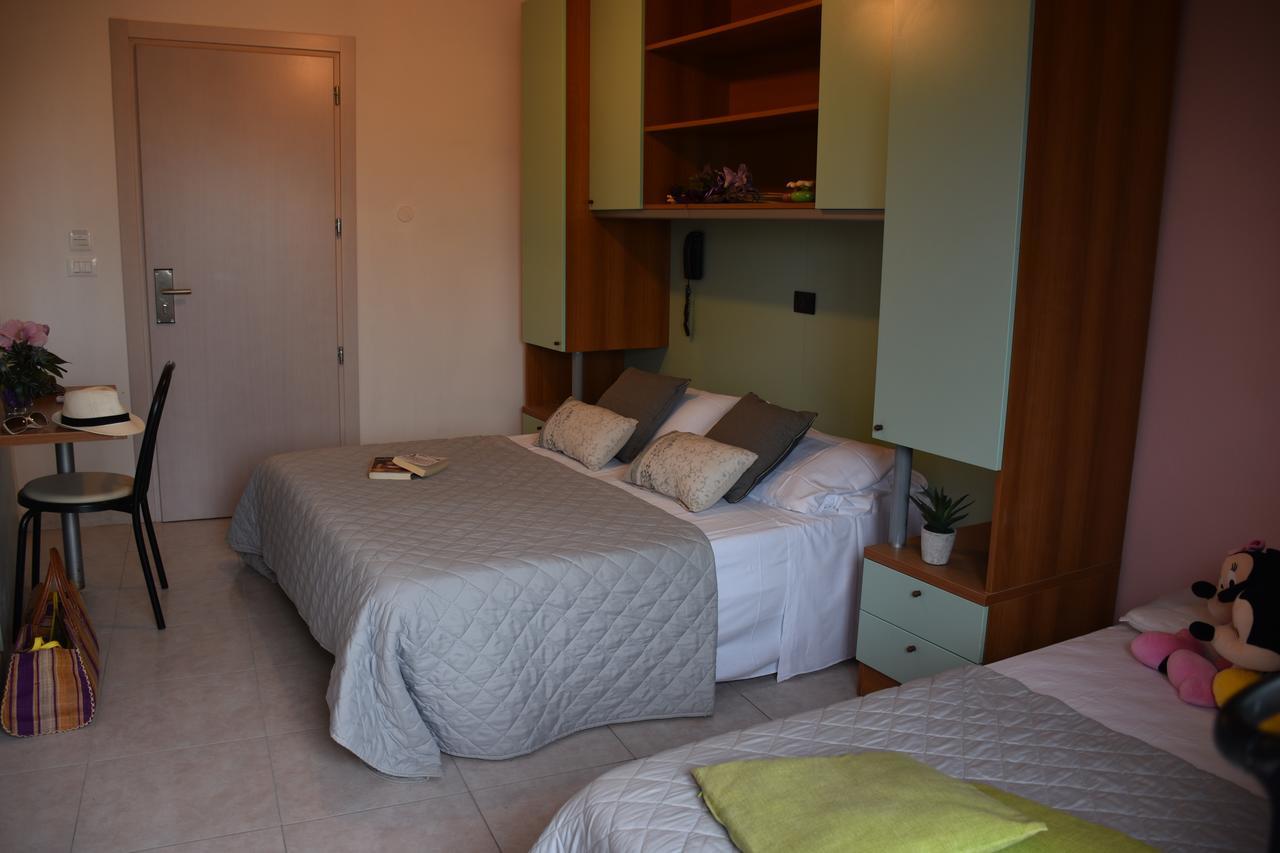 Hotel Gambrinus Rimini Buitenkant foto