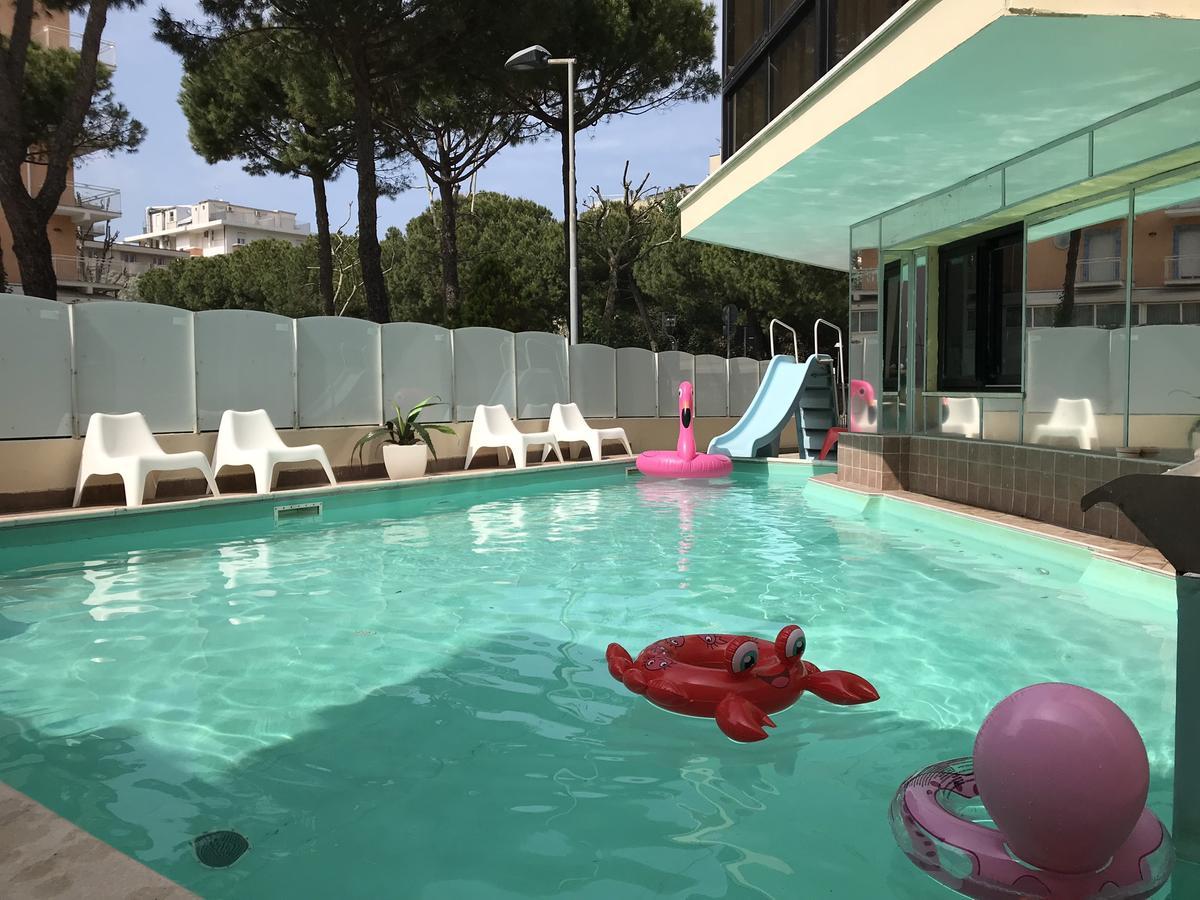 Hotel Gambrinus Rimini Buitenkant foto